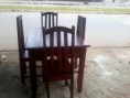 mesa com 4 cadeiras